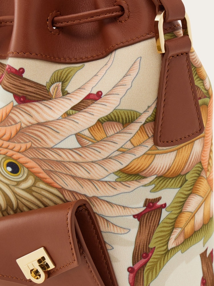 Multipocket bucket bag Gallery image 6