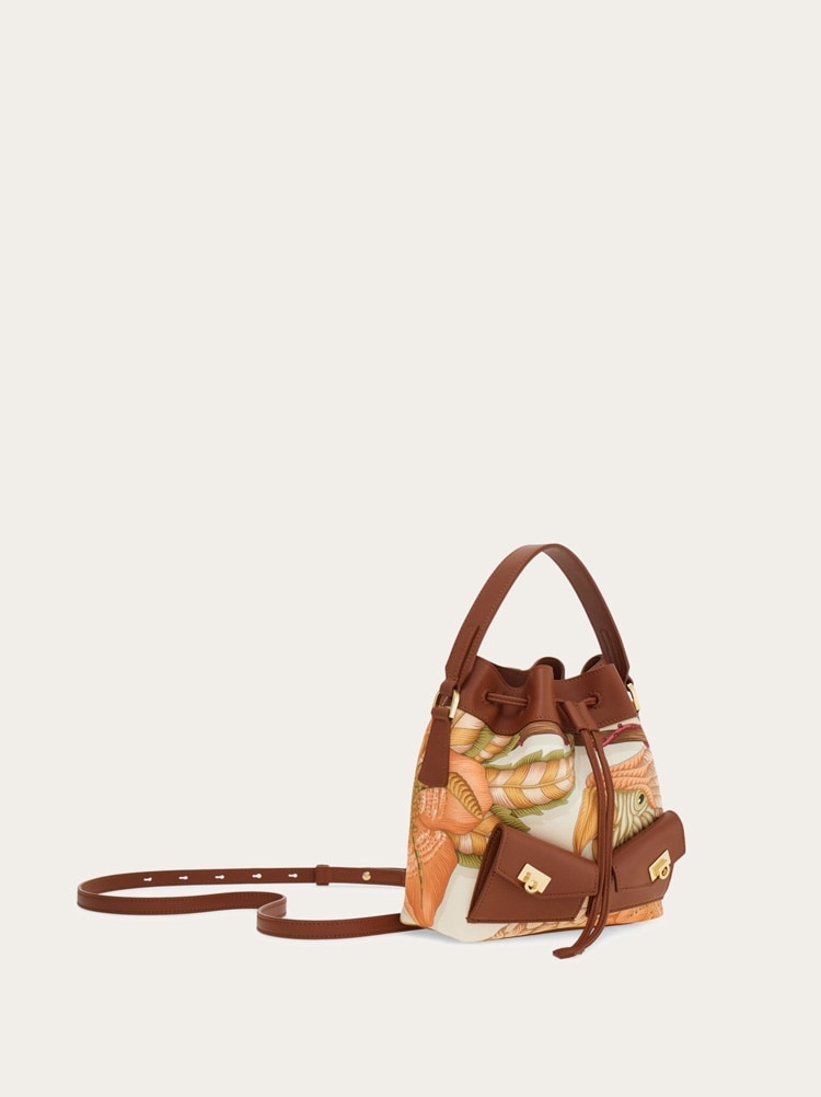 Multipocket bucket bag Gallery image 7