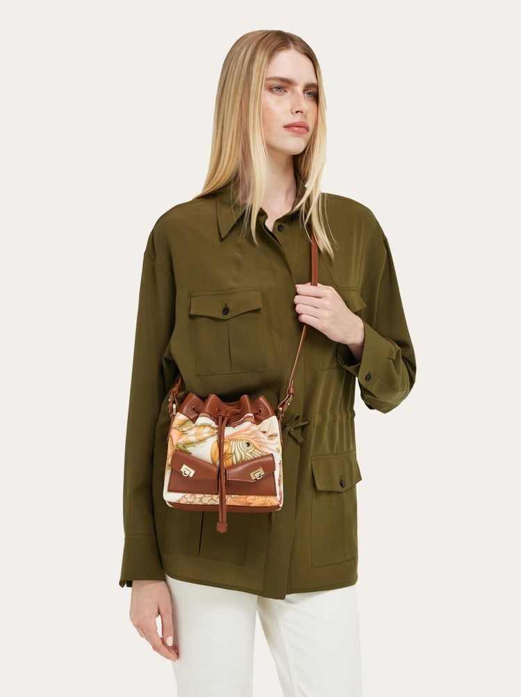 Multipocket bucket bag Gallery image 8