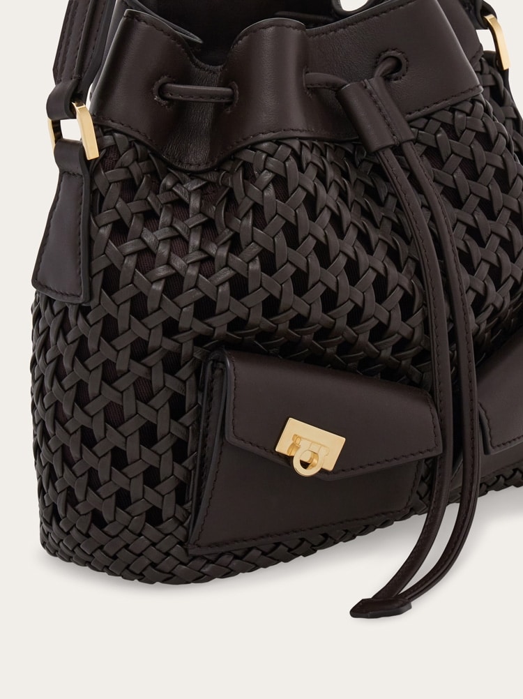 Multipocket bucket bag Gallery image 5