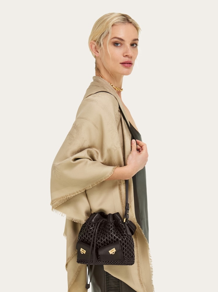 Multipocket bucket bag Gallery image 7