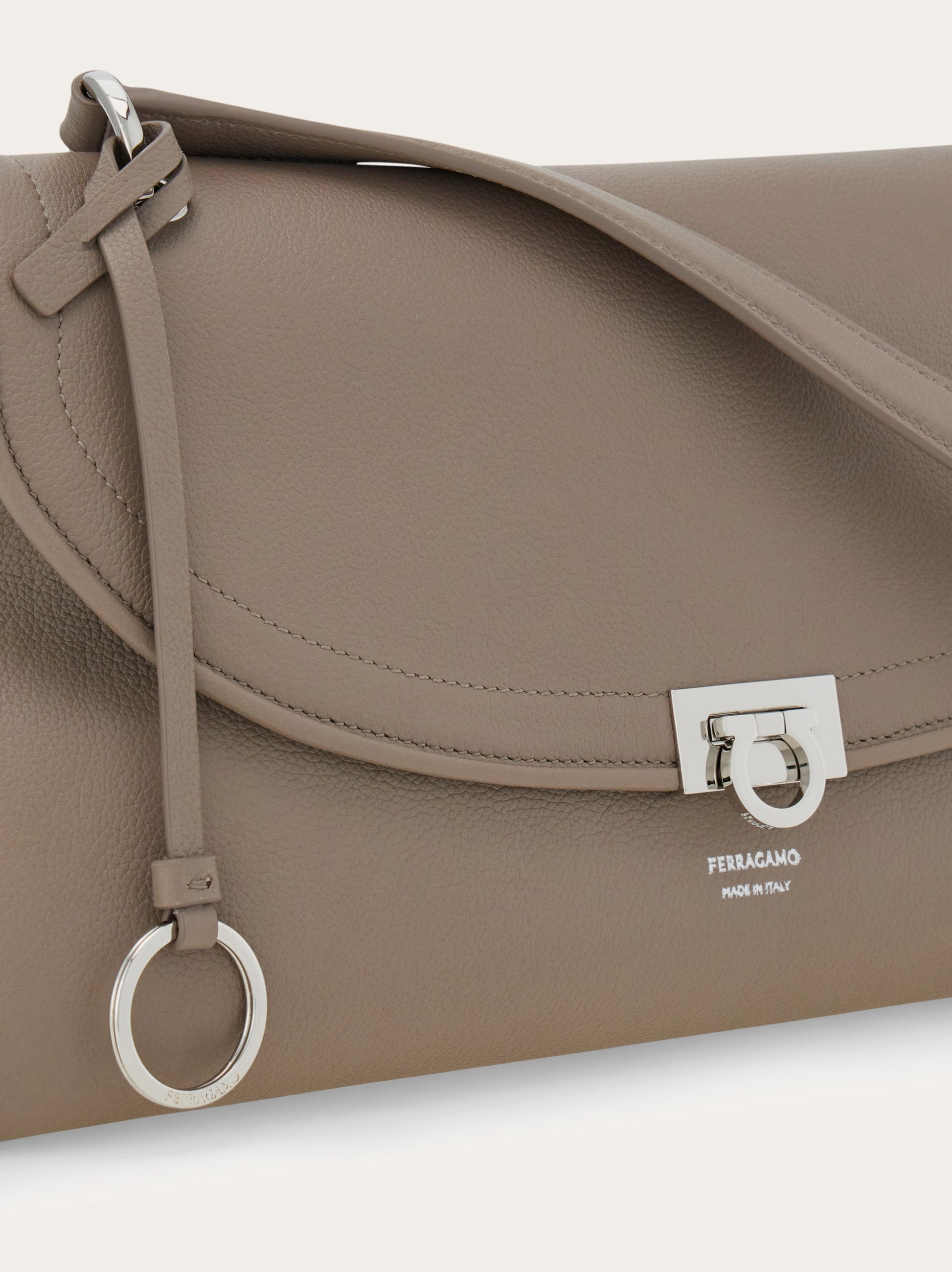 ガンチーニ ハンドバッグ (M) - ウィメンズ | Ferragamo