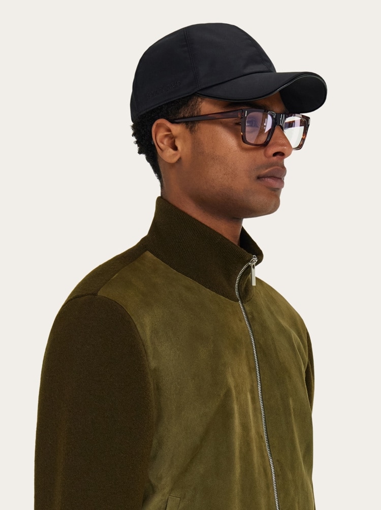 Gorra con firma Gallery image 5
