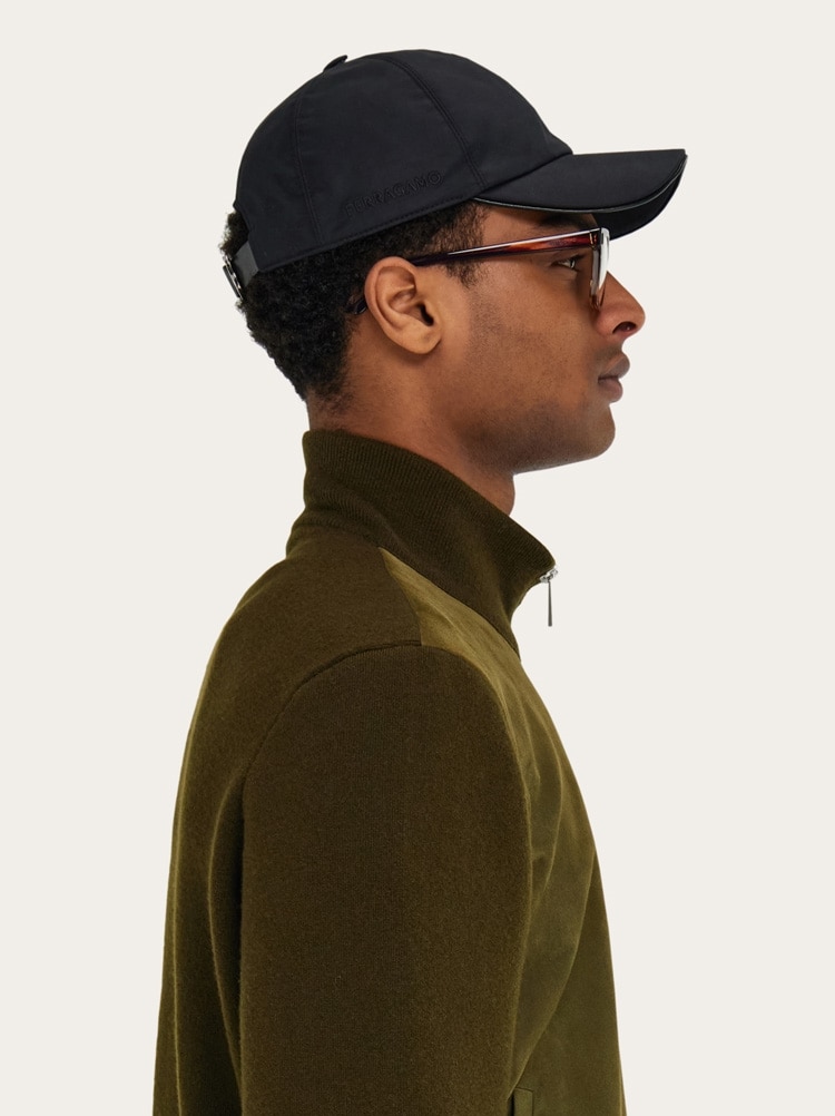 Gorra con firma Gallery image 6