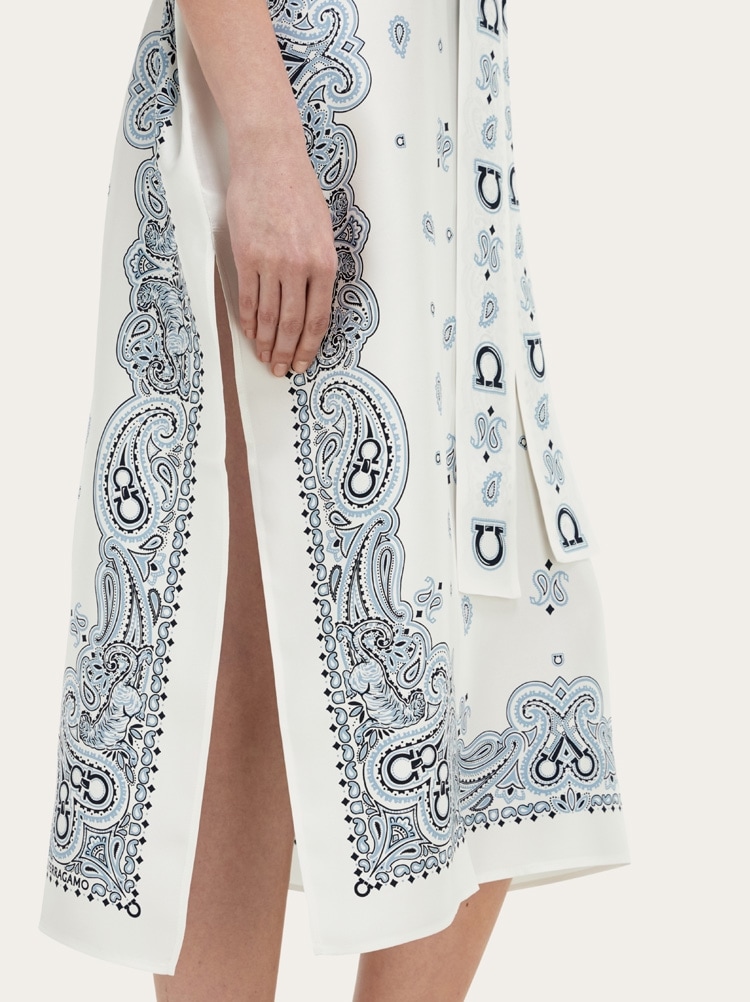 Arabesque print silk caftan Gallery image 4