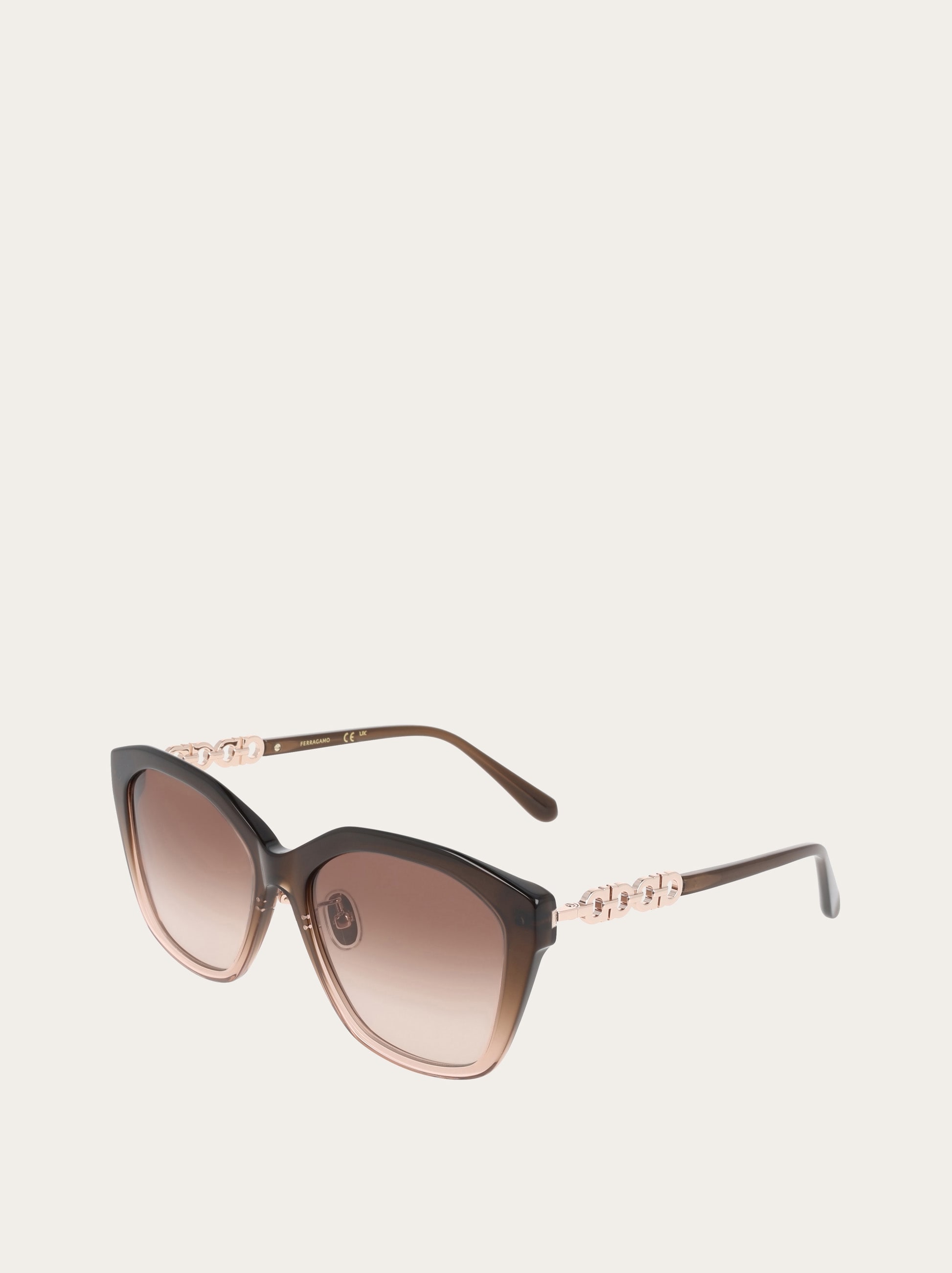 FERRAGAMO ウィメンズサングラス ブラック/グラデーション バタフライフレームサングラス - ウィメンズ | Ferragamo