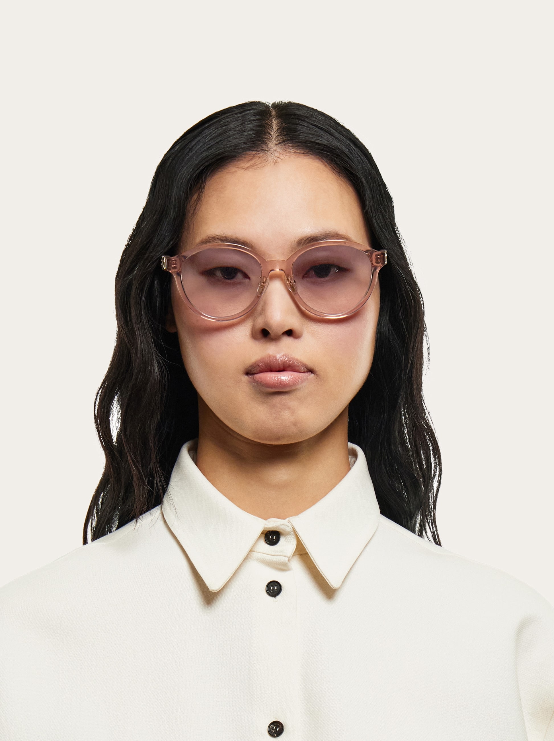 サングラス フェラガモ 57□17 JP FARFETCH | ピンク | サングラス ラウンドフレーム Studios Acne 10F 上品 ピンク ピーチ ラインストーン 小物