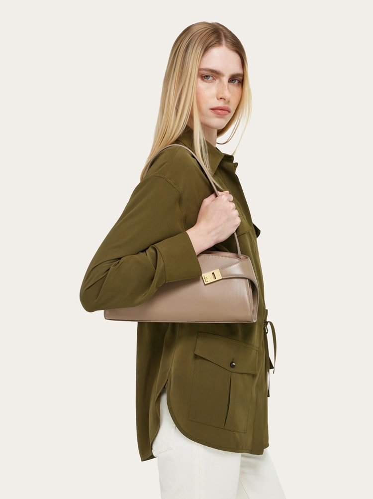 East-West Hug ショルダーバッグ Gallery image 2