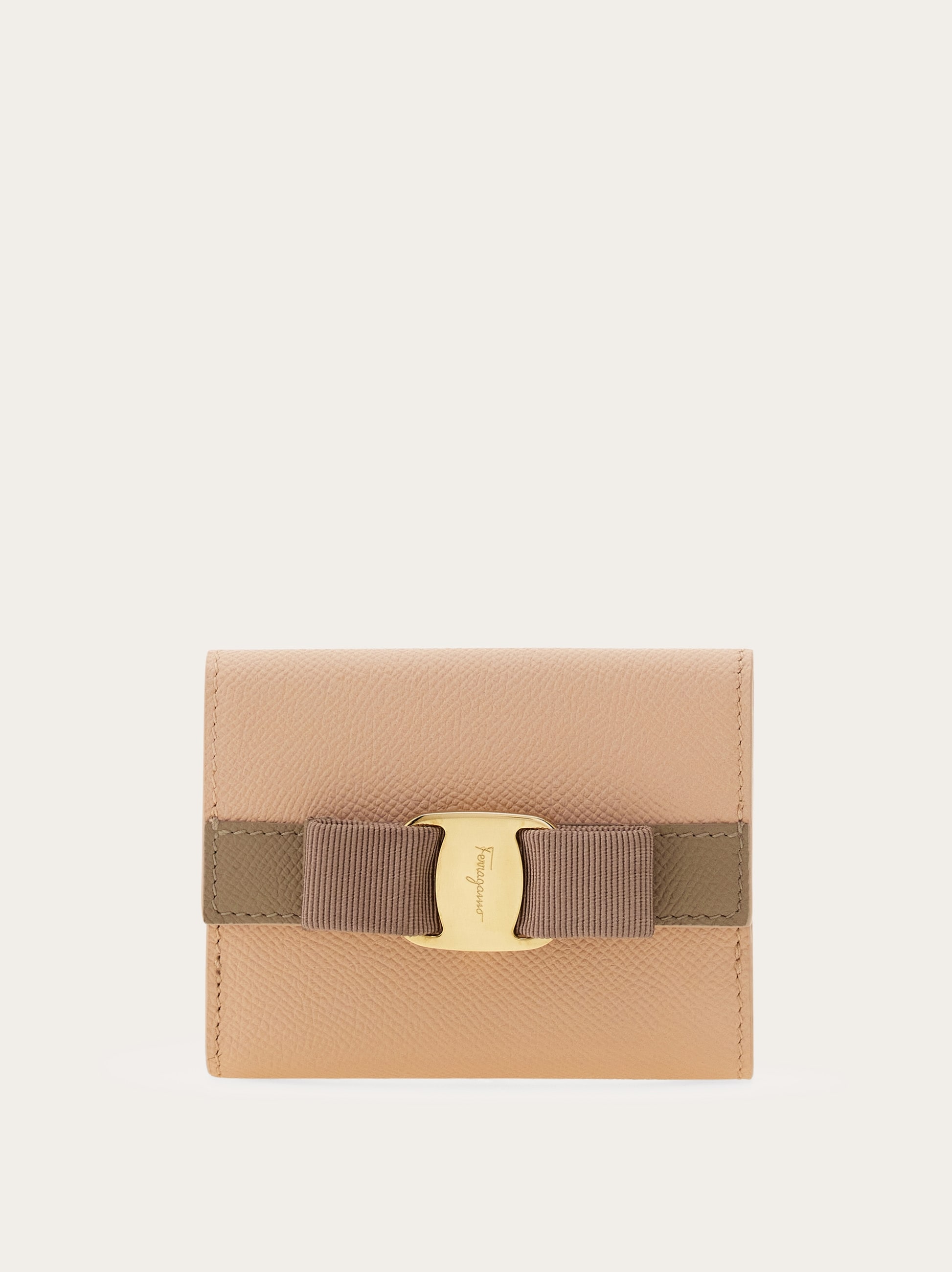 Salvatore Ferragamo 二つ折り財布 ヴァラリボン箱入り 日本限定商品】ヴァラ リボン 二つ折り財布 - ウィメンズ | Ferragamo