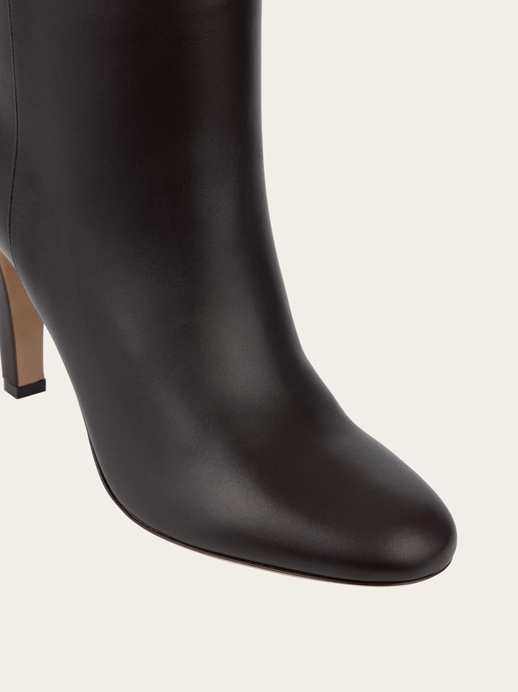 Knee high boot Gallery image 6