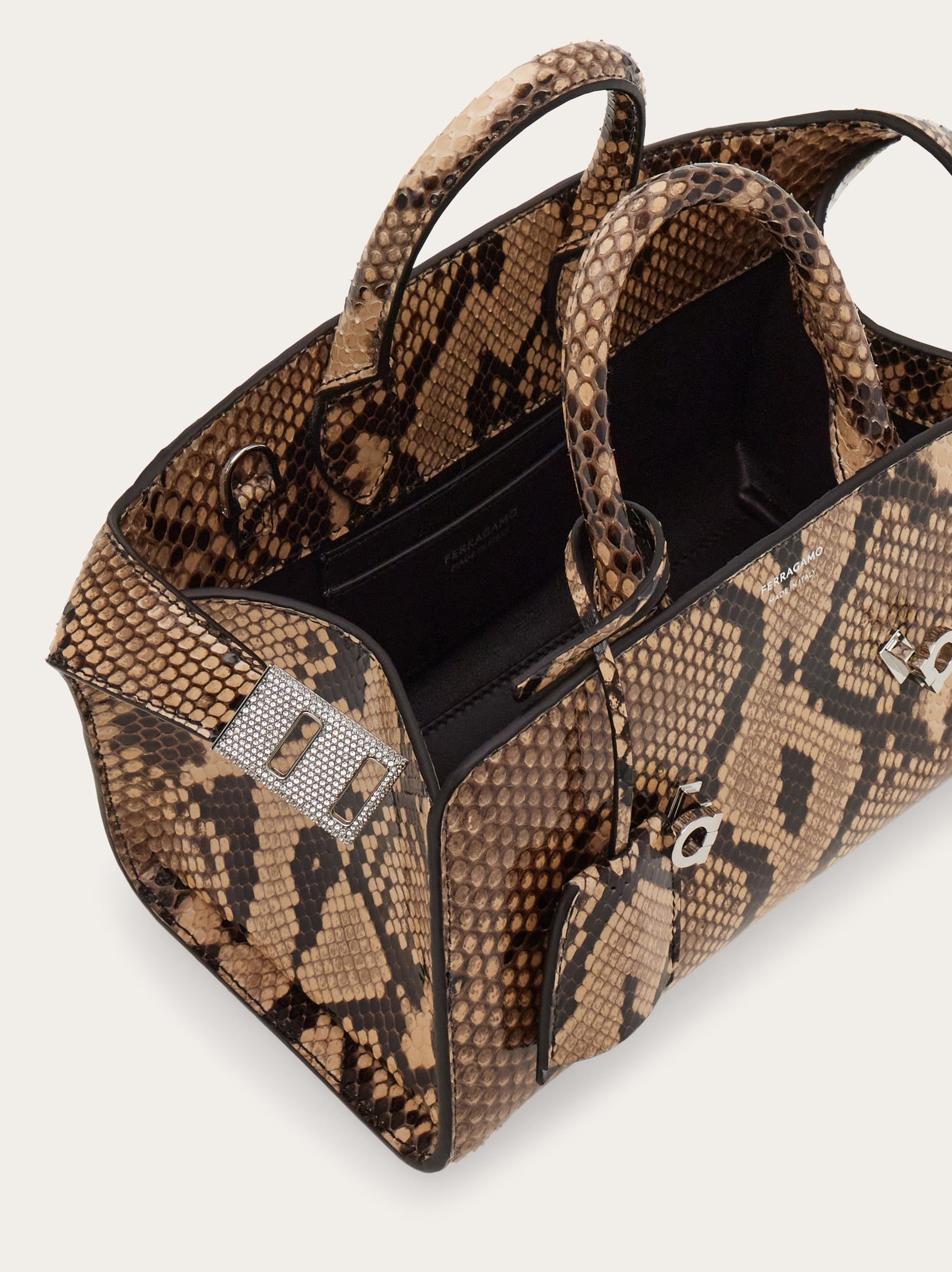 日本限定商品】Hug ハンドバッグ(XS) - ウィメンズ | Ferragamo