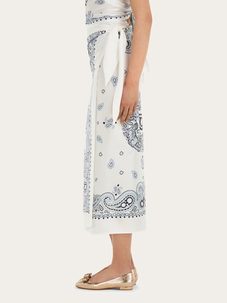 Arabesque print silk stole Gallery image 5