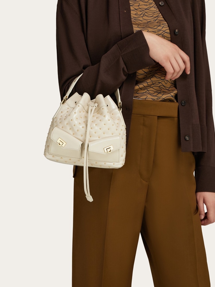 Multipocket bucket bag Gallery image 2
