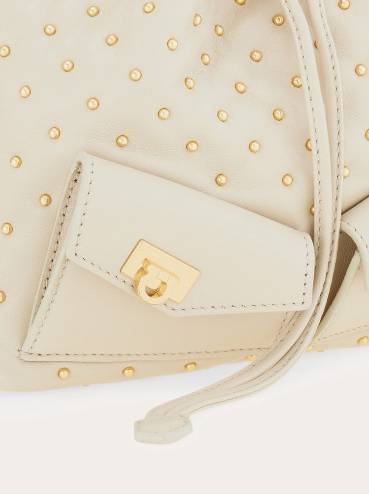Multipocket bucket bag Gallery image 6
