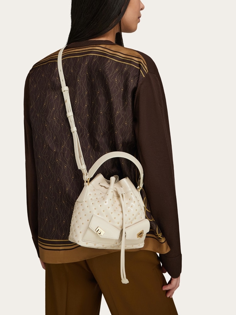 Multipocket bucket bag Gallery image 8