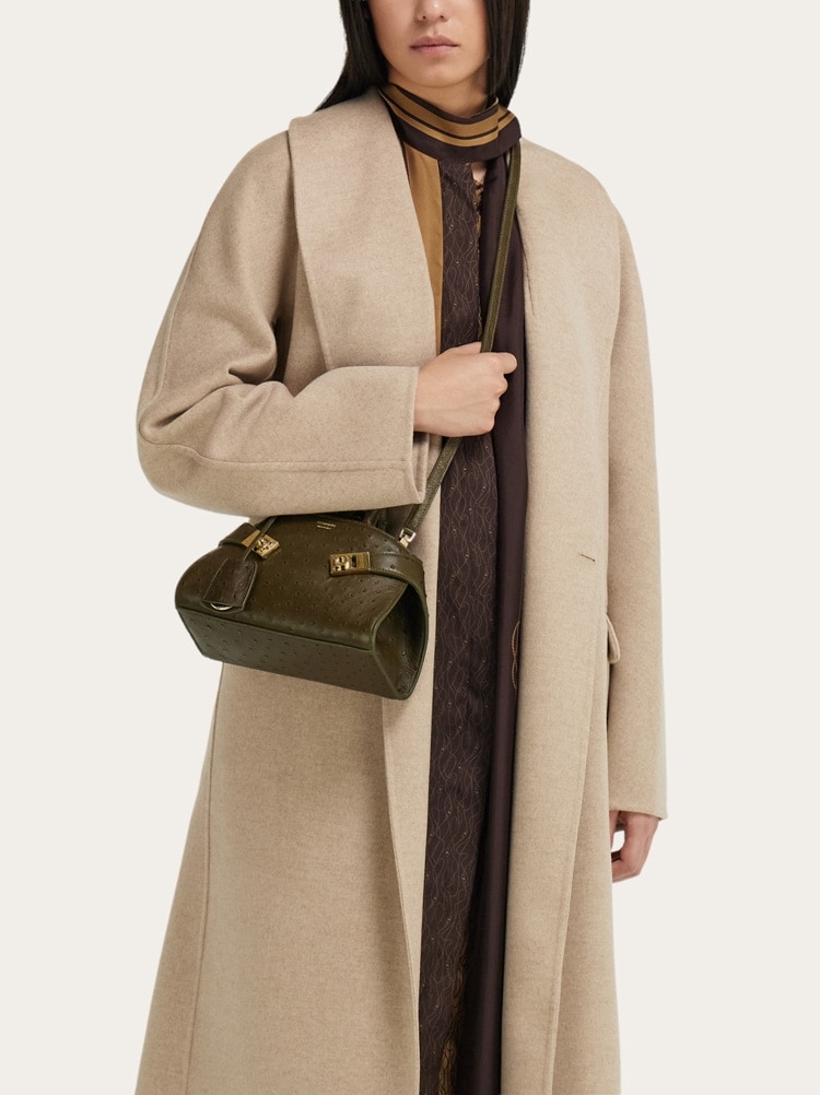 Hug handbag (S) Gallery image 3
