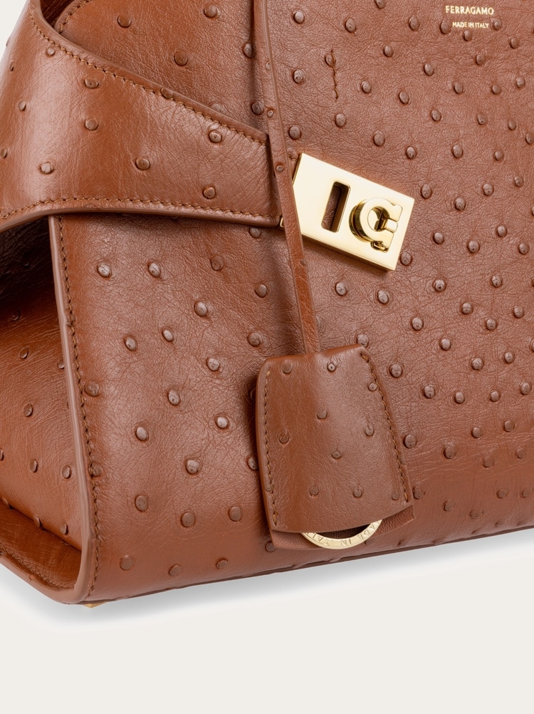 Hug handbag (M) Gallery image 6