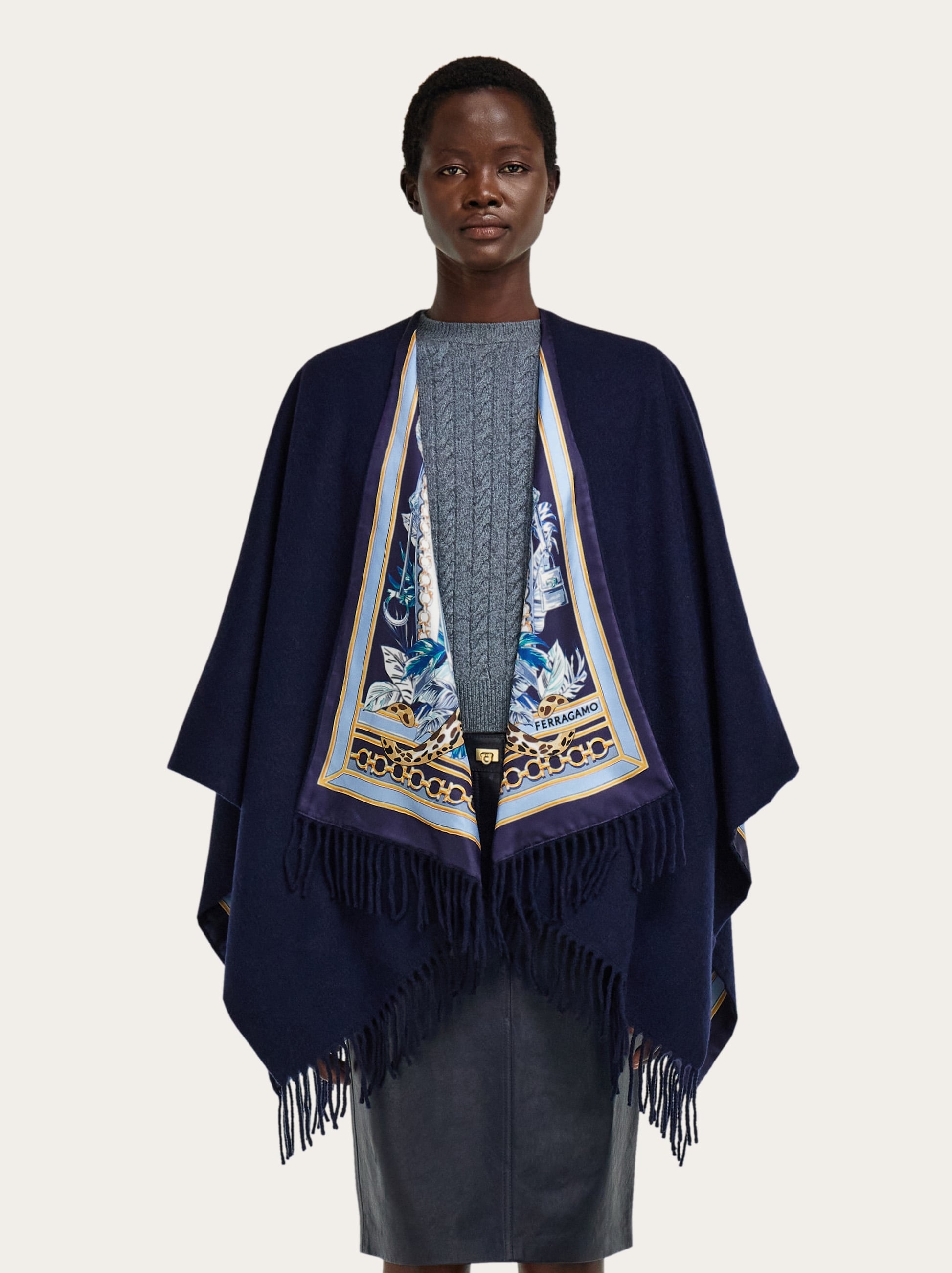 Salvatore Ferragamo ケープ Feline print cashmere and silk reversible cape - Women | Ferragamo