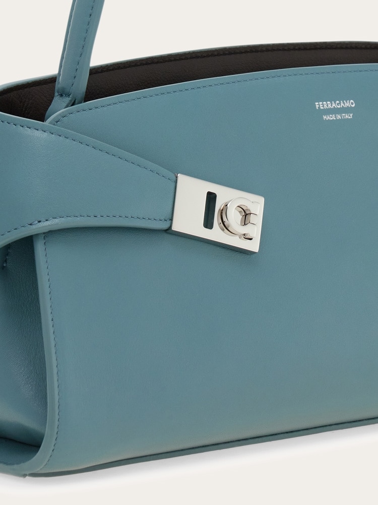 Hug East-West shoulder bag Gallery image 6