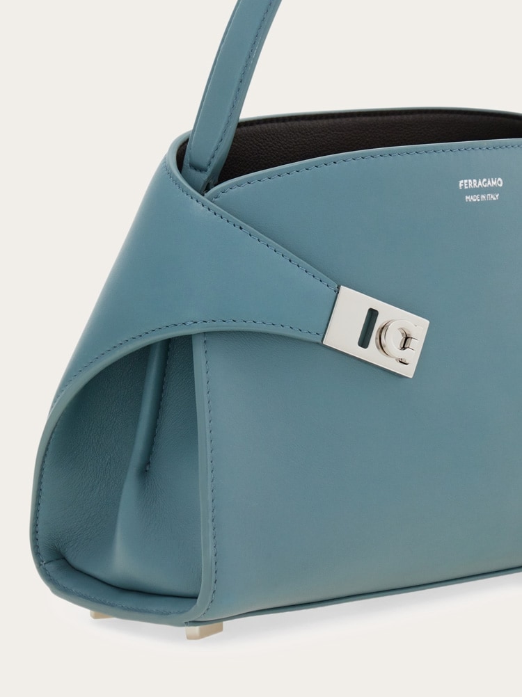 Hug soft bicolor handbag (XS) Gallery image 6
