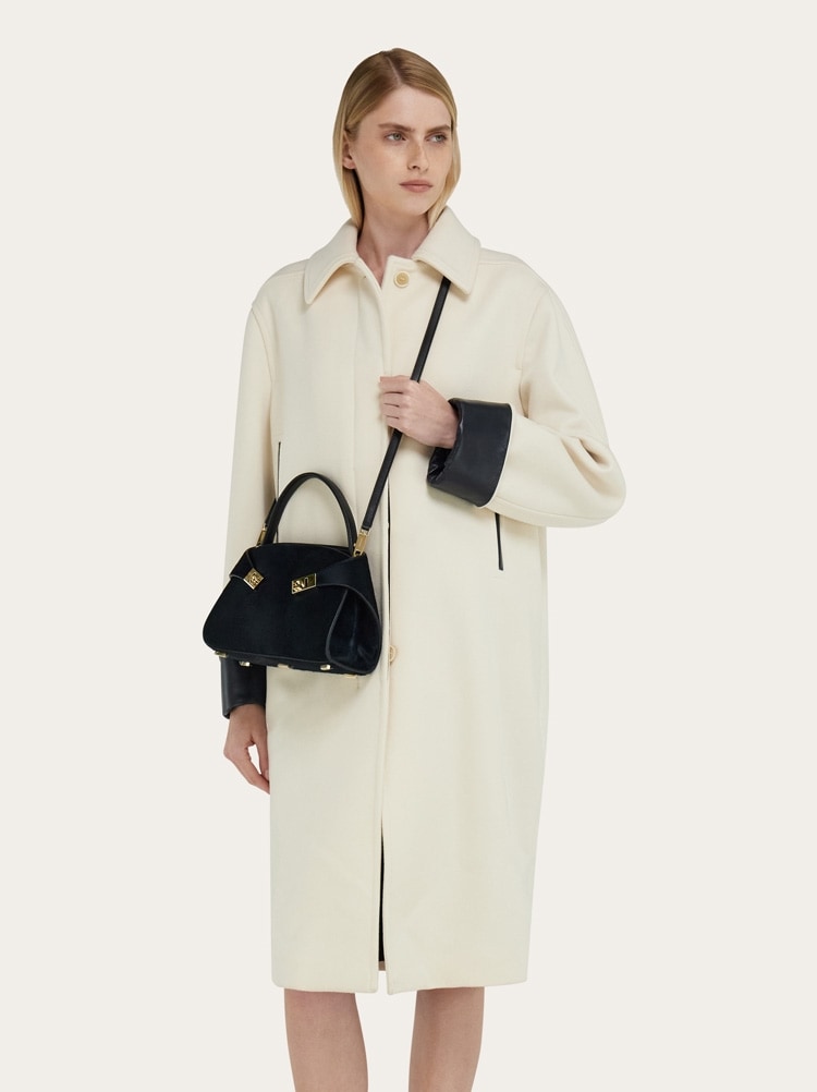 Hug soft bicolor handbag (XS) Gallery image 3