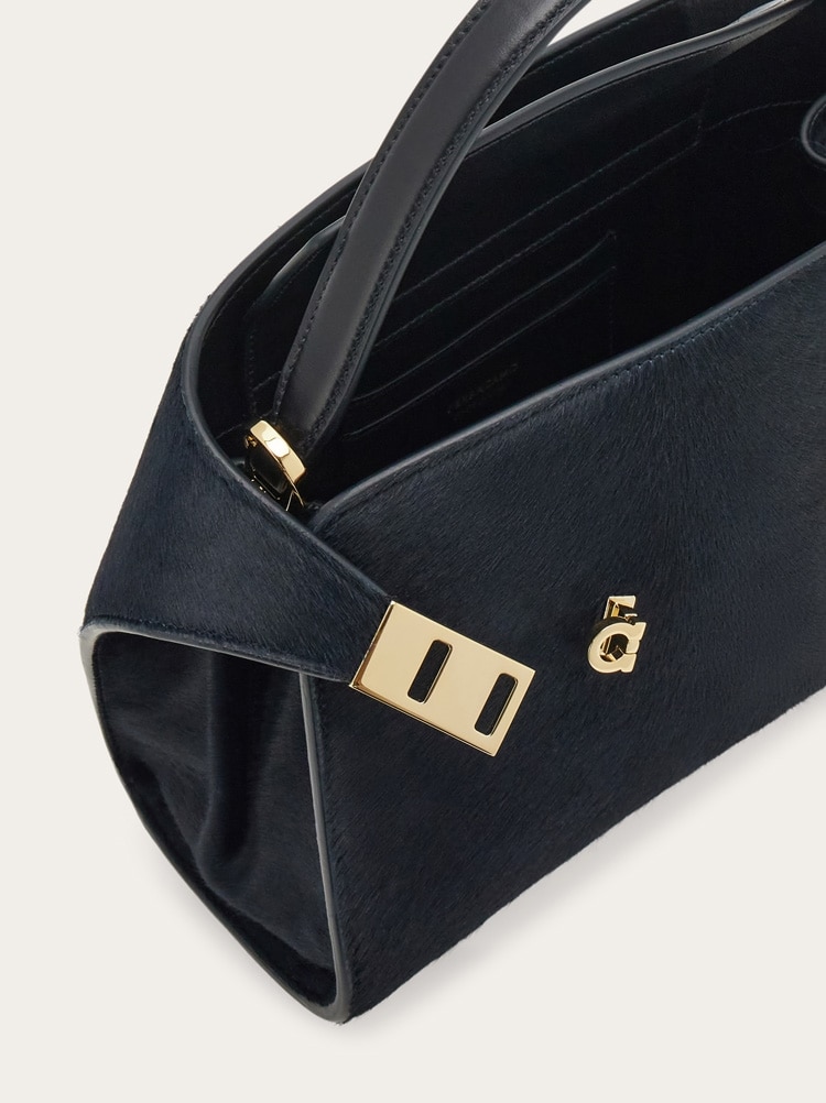 Hug soft bicolor handbag (XS) Gallery image 6