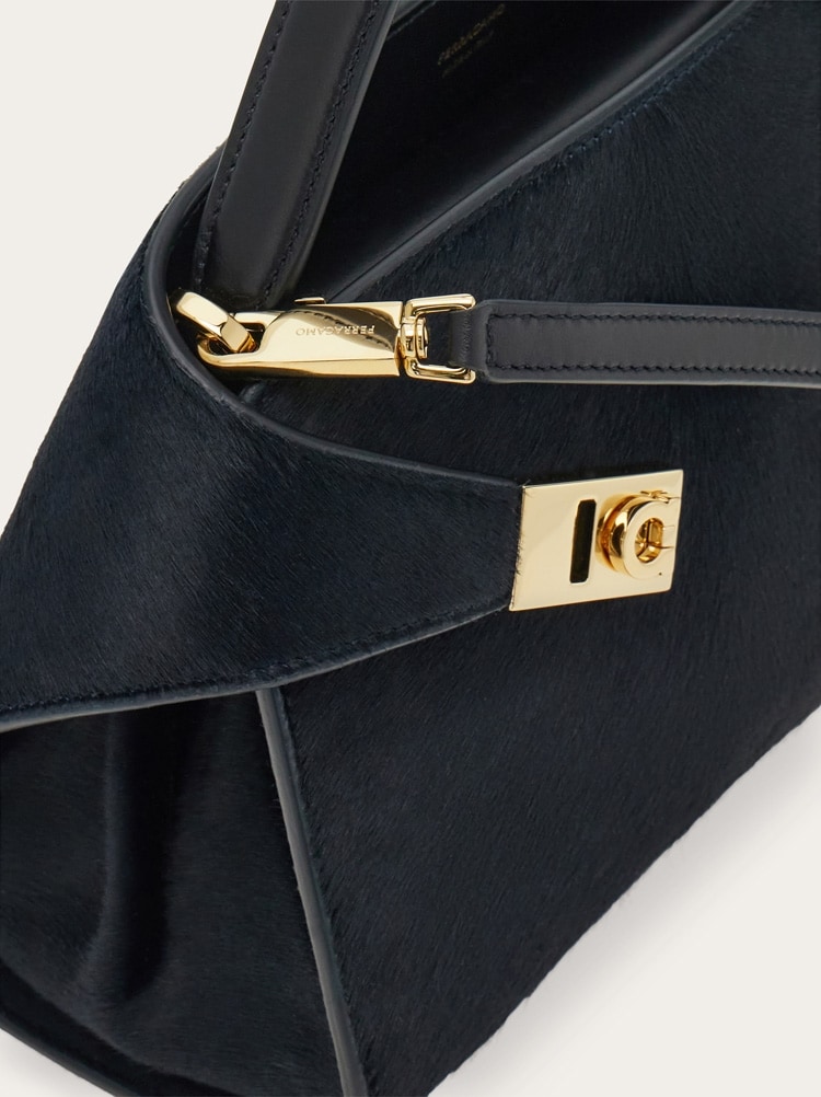 Hug soft bicolor handbag (XS) Gallery image 8