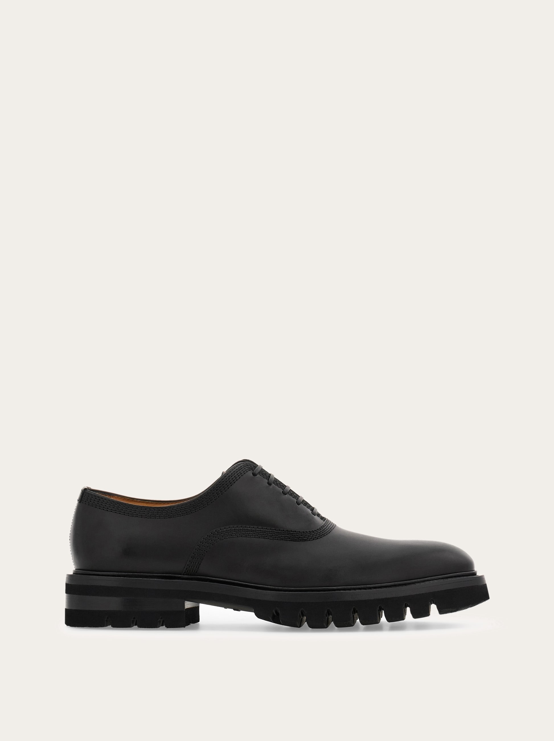 Ferragamo ブラック シューズ オックスフォードシューズ - メンズ | Ferragamo