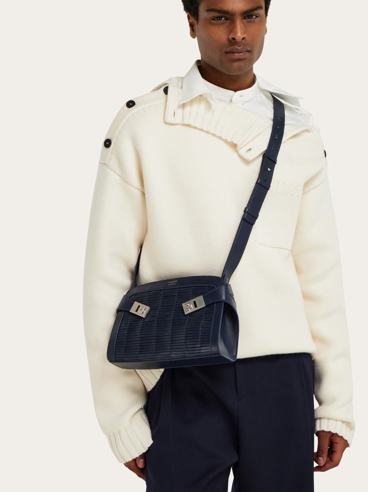 Hug shoulder bag (S) Gallery image 2