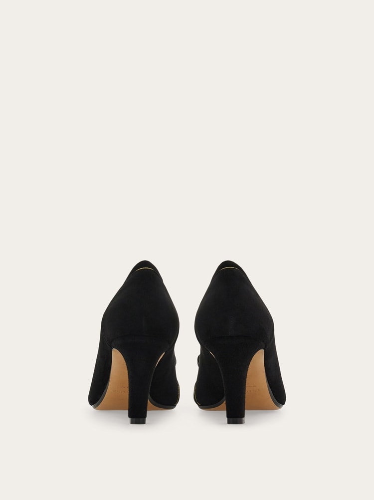 Vara bow pump with piping detail Gallery image 4