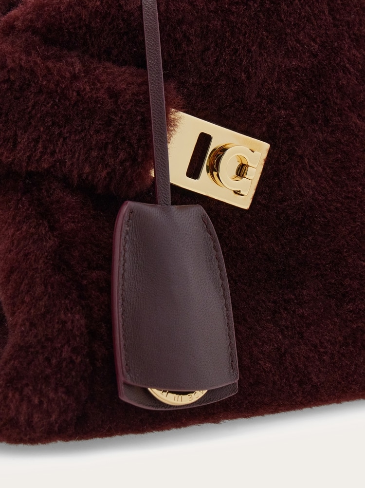 Hug handbag (XS) Gallery image 8