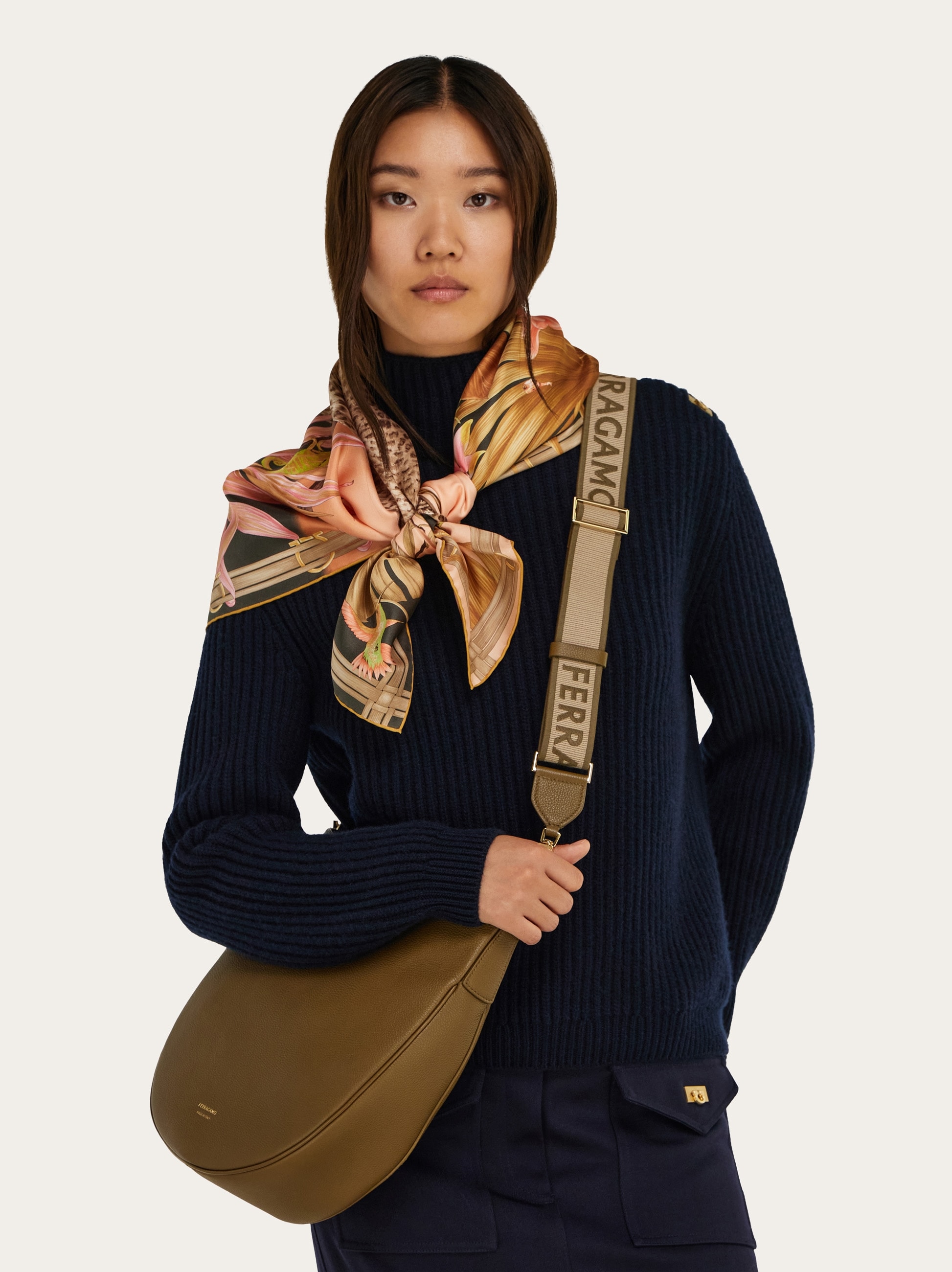 サルヴァトーレフェラガモ　フェラガモ ブラウン カーフレザー ホーボーバッグ ホーボーバッグ(M) - ウィメンズ | Ferragamo