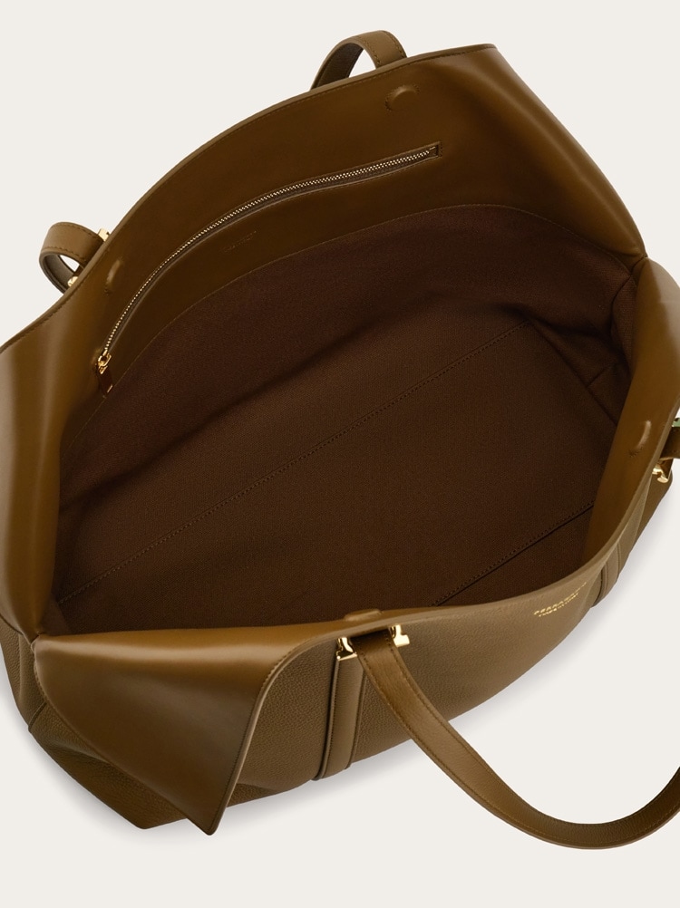 Folded tote bag (L) Gallery image 4