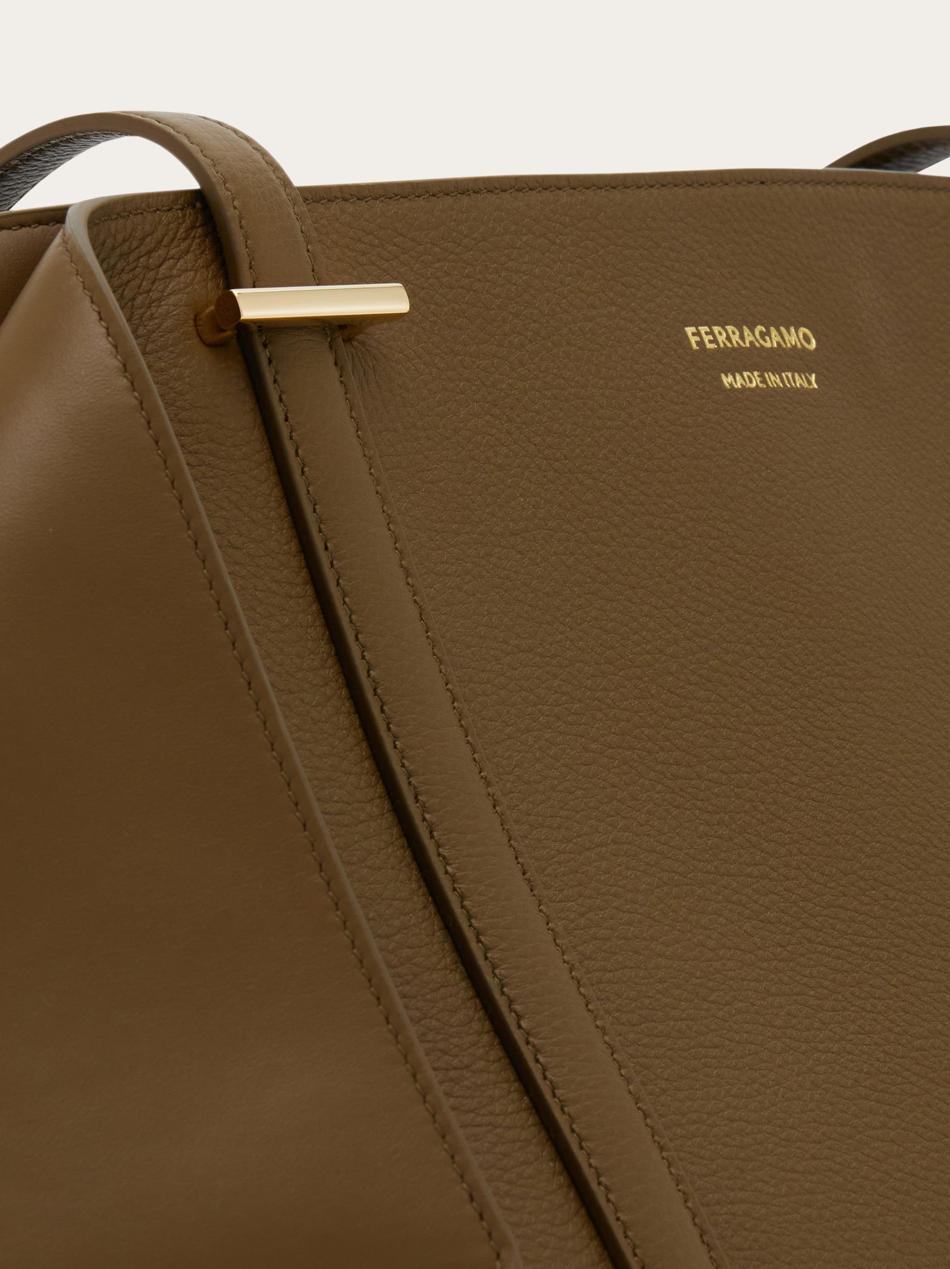 Folded tote bag (L) - Women | Ferragamo