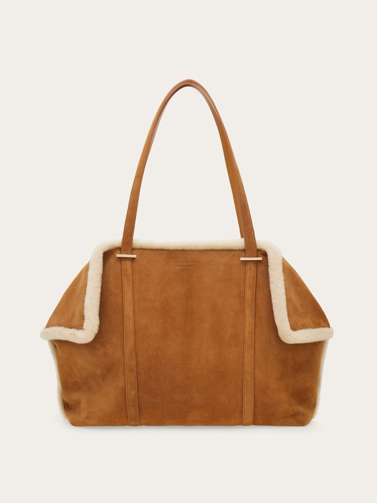 Folded tote bag (M) Gallery image 1