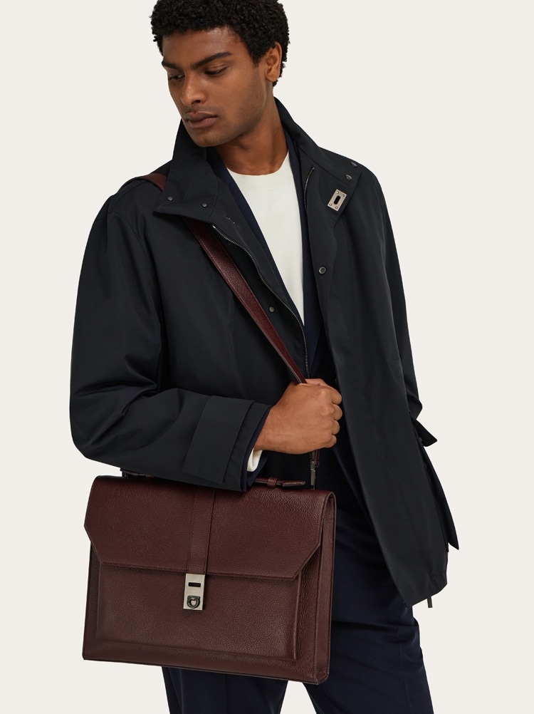Hug buckle briefcase Gallery image 3