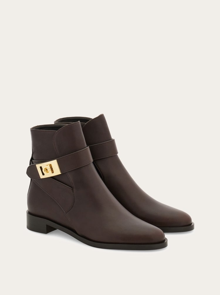 Hug buckle ankle boot Gallery image 2