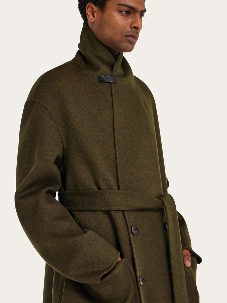 Double breasted wool and cashmere coat Gallery image 4