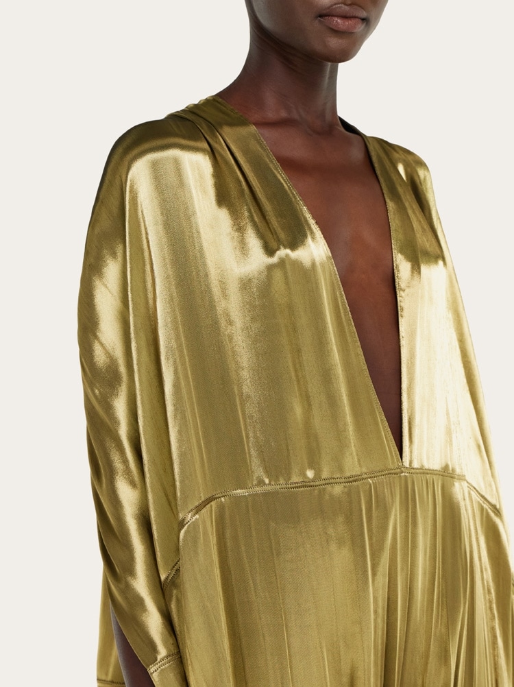 Abito lungo in lamé fluido Gallery image 6