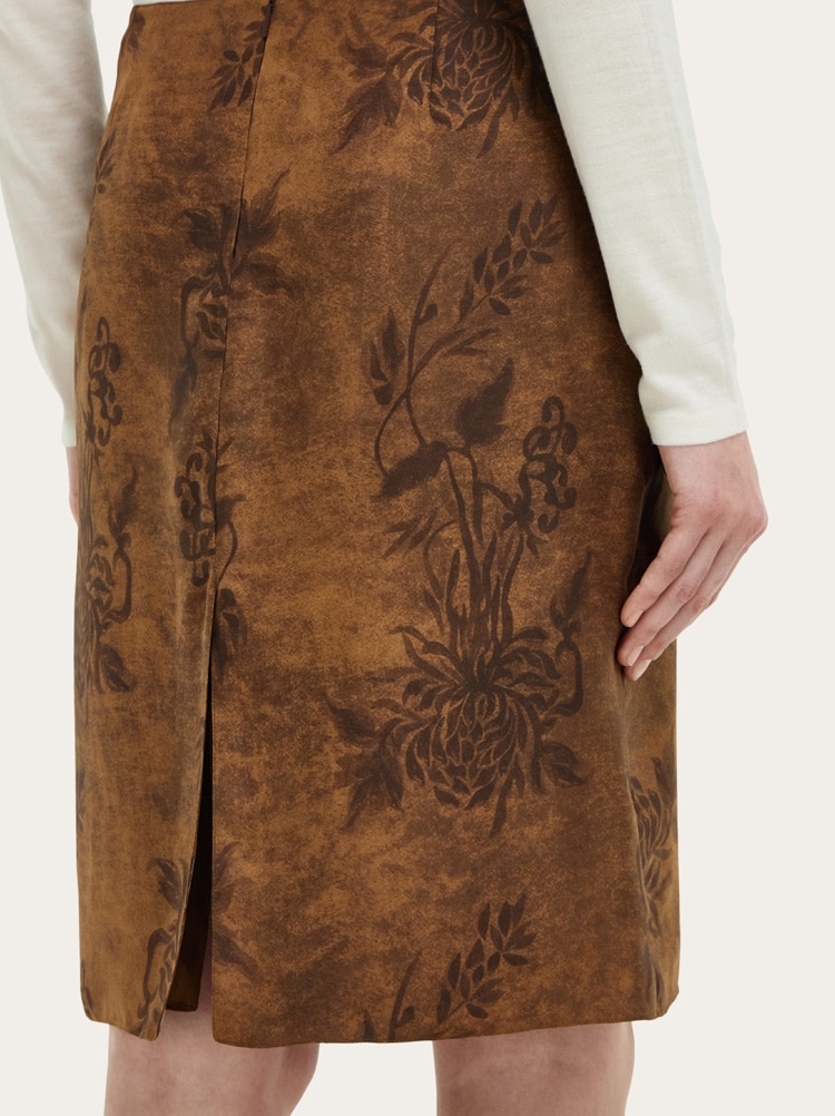 Mid-length silk skirt Gallery image 6