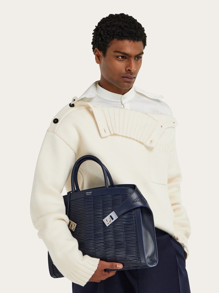 Hug tote bag Gallery image 9