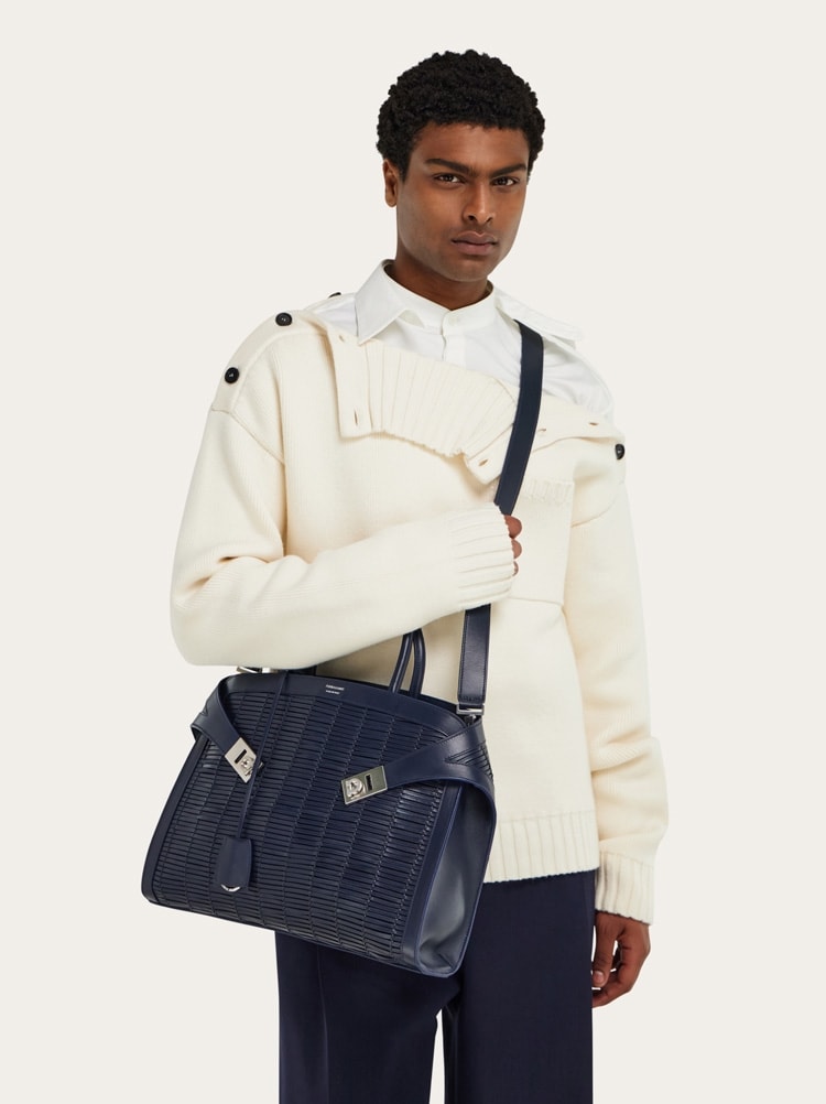 Hug tote bag Gallery image 3