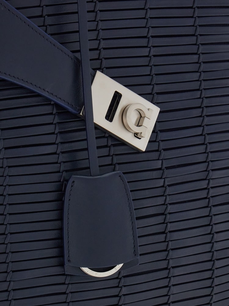 Hug tote bag Gallery image 8