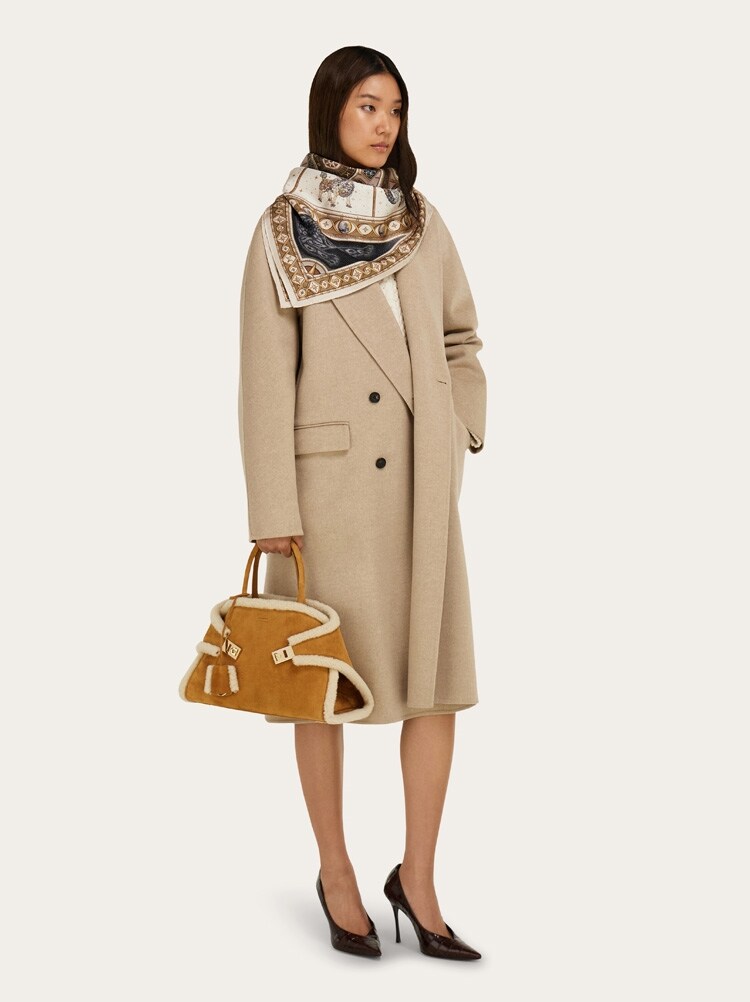 Hug handbag (S) Gallery image 2