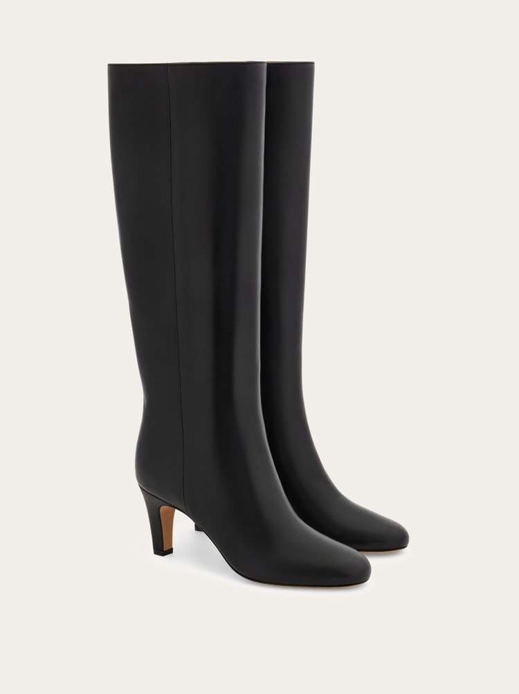 Knee high boot with low heel Gallery image 2