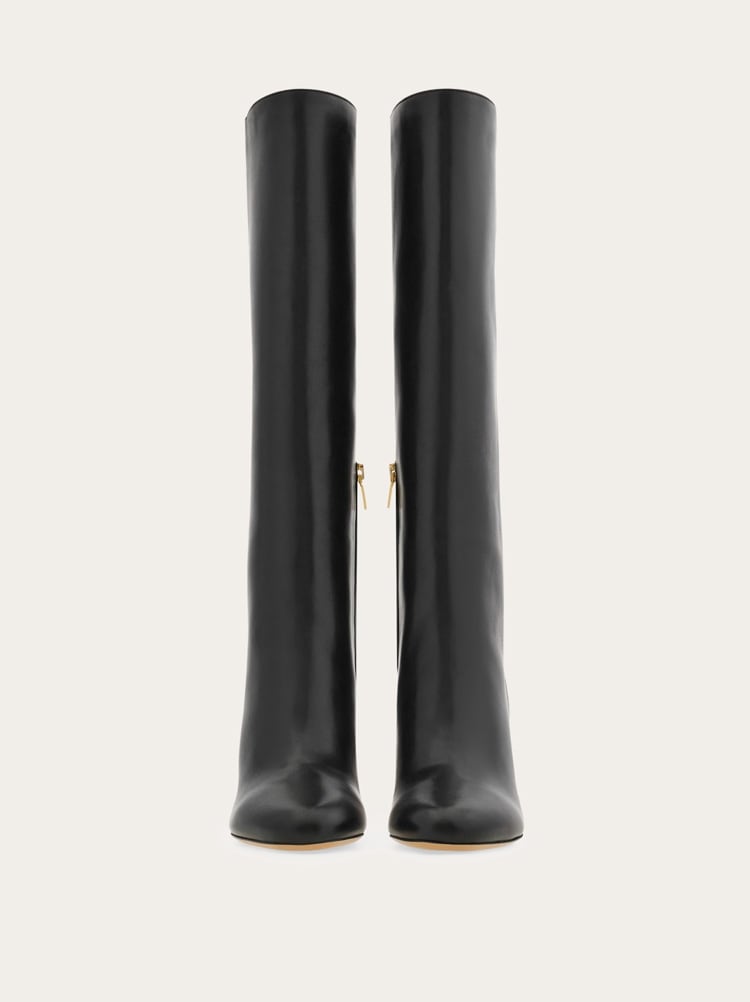 Knee high boot with low heel Gallery image 3