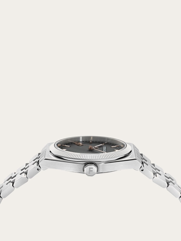 Vega New watch Gallery image 3