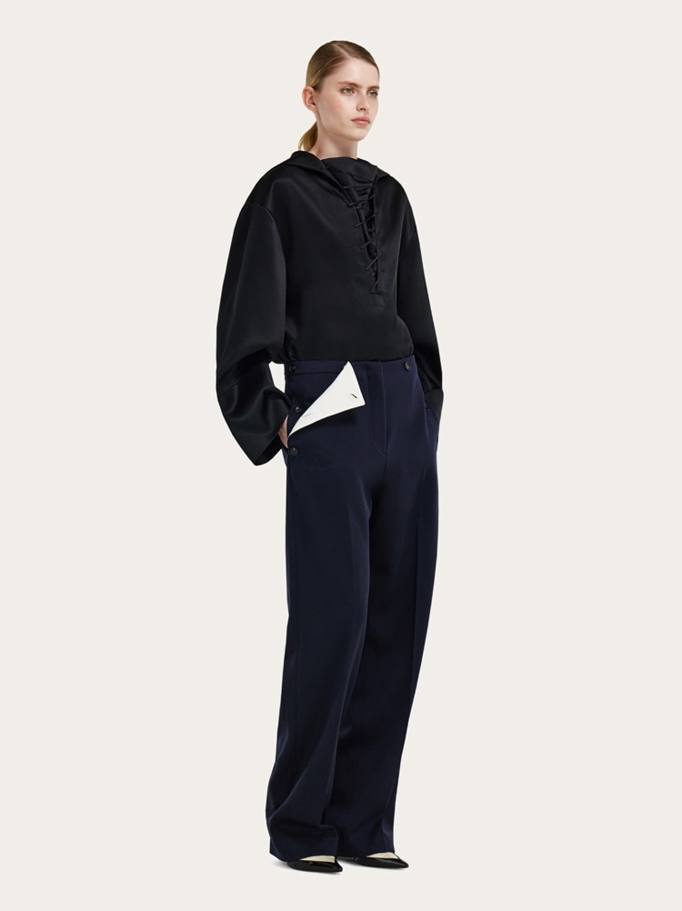 스트링 타이 디테일 새틴 셔츠 Gallery image 6