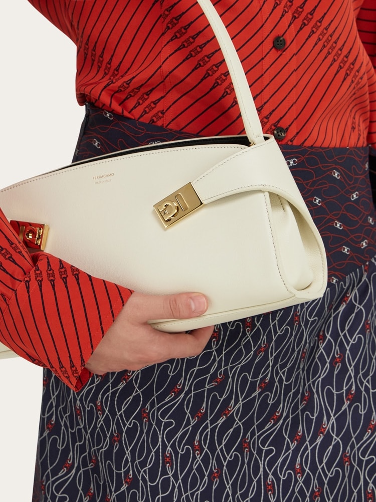 Hug East-West shoulder bag Gallery image 3