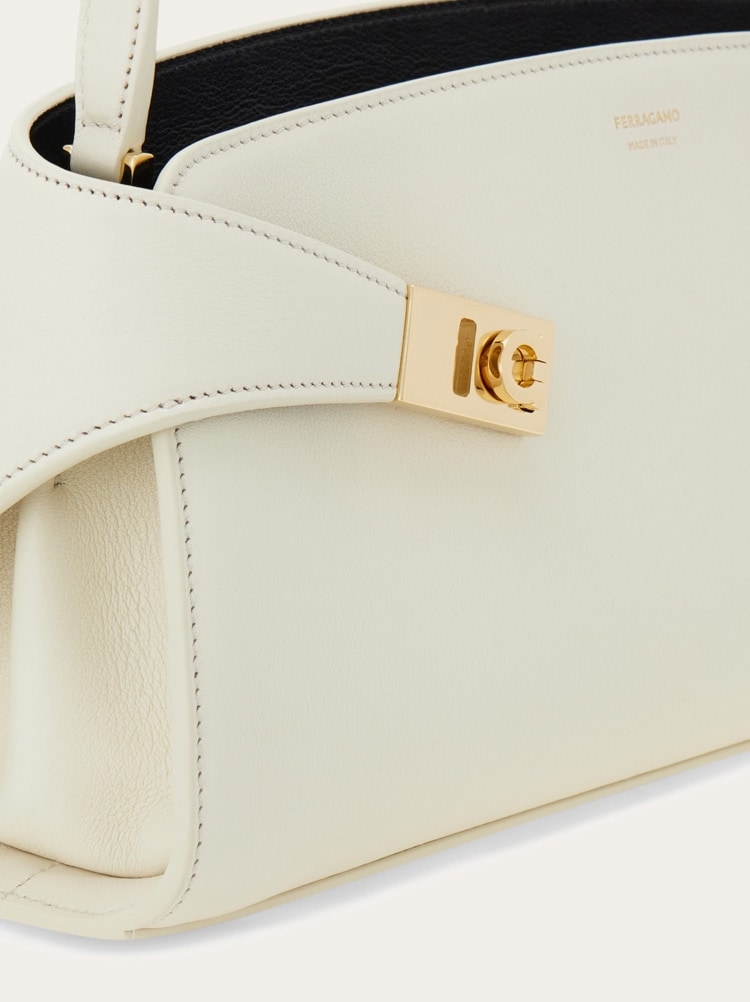 Hug East-West shoulder bag Gallery image 7